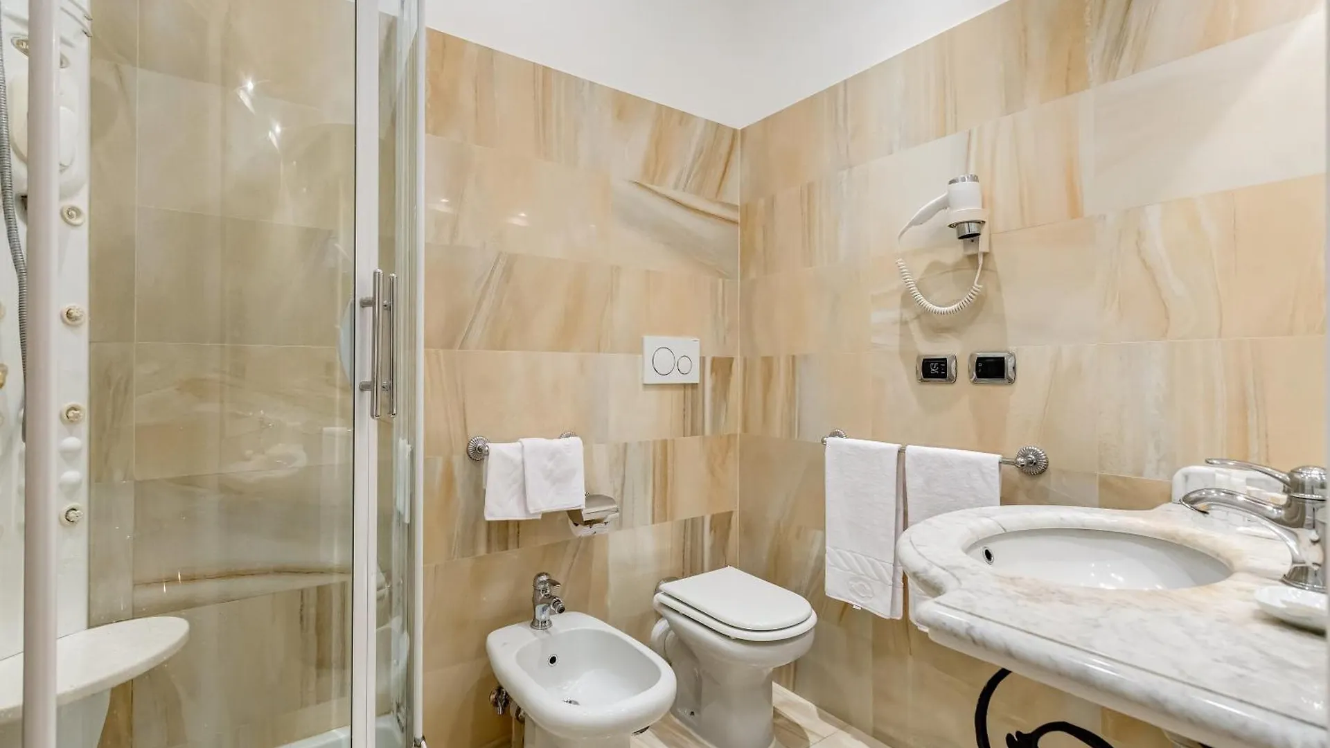 ***  Hotel Cellini Italy